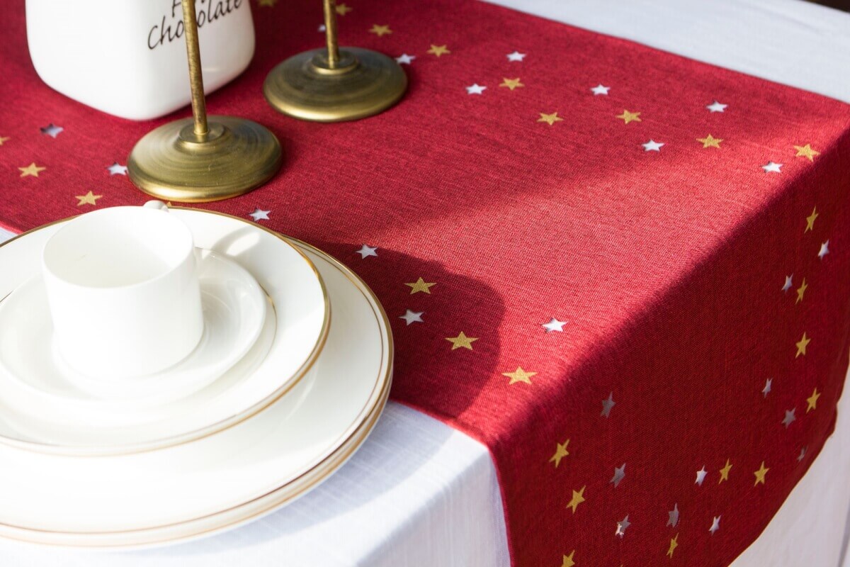 Wholesales Luxury Polyester Yarn-dyed Christmas Table Runner for Dinning Room